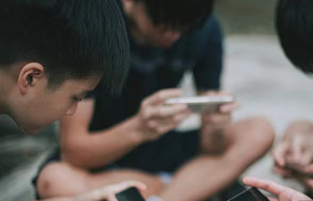 18歲的孩子沉迷游戲怎么辦