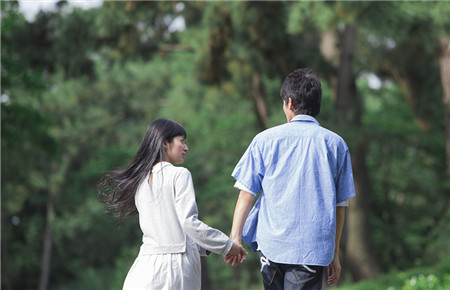 13歲女兒早戀做父母的怎么辦
