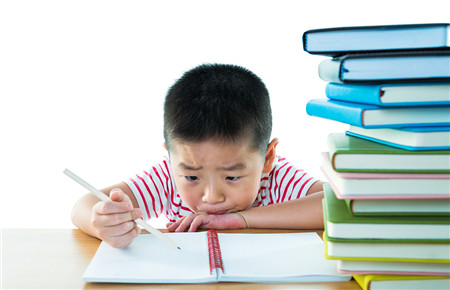 9歲男孩不想上學怎么回事