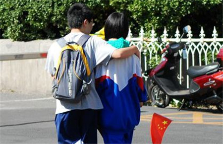 12歲學生早戀怎么辦