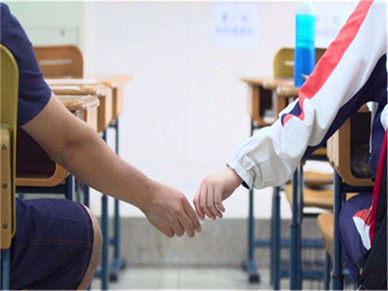如何處理初中女孩子早戀.jpg
