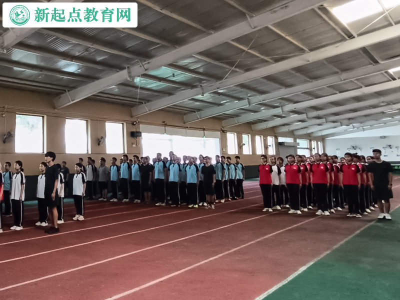 叛逆孩子封閉教育學(xué)校舉行隊列會操