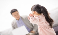 小孩愛攀比如何教育