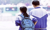 16歲女兒叛逆早戀怎么辦