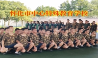 導(dǎo)致孩子自卑的原因有哪些