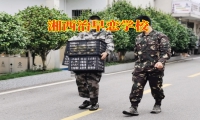 初二孩子早戀，家長如何打破隔閡進行勸導(dǎo)