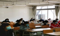 孩子厭學(xué)改變學(xué)校如何教育愛逃課的孩子